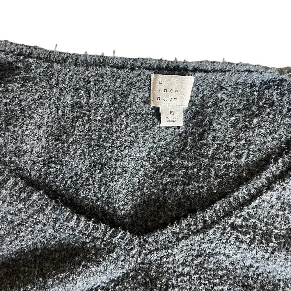 A New Day Cozy Knit V-Neck Pullover Sweater - Mediumuu